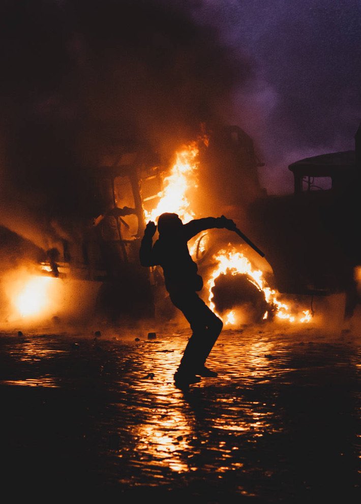 BohdanaNeborak's tweet photo. Dignity is a key concept to understand Ukraine as such.

Today's Day of Dignity and Freedom marks the will of Ukrainian civil society to stand for the democratic future of the country. That's why Ukrainians fight.

📷 Slava Ratynsky, 2013-14 https://t.co/X2bkTdIeaz