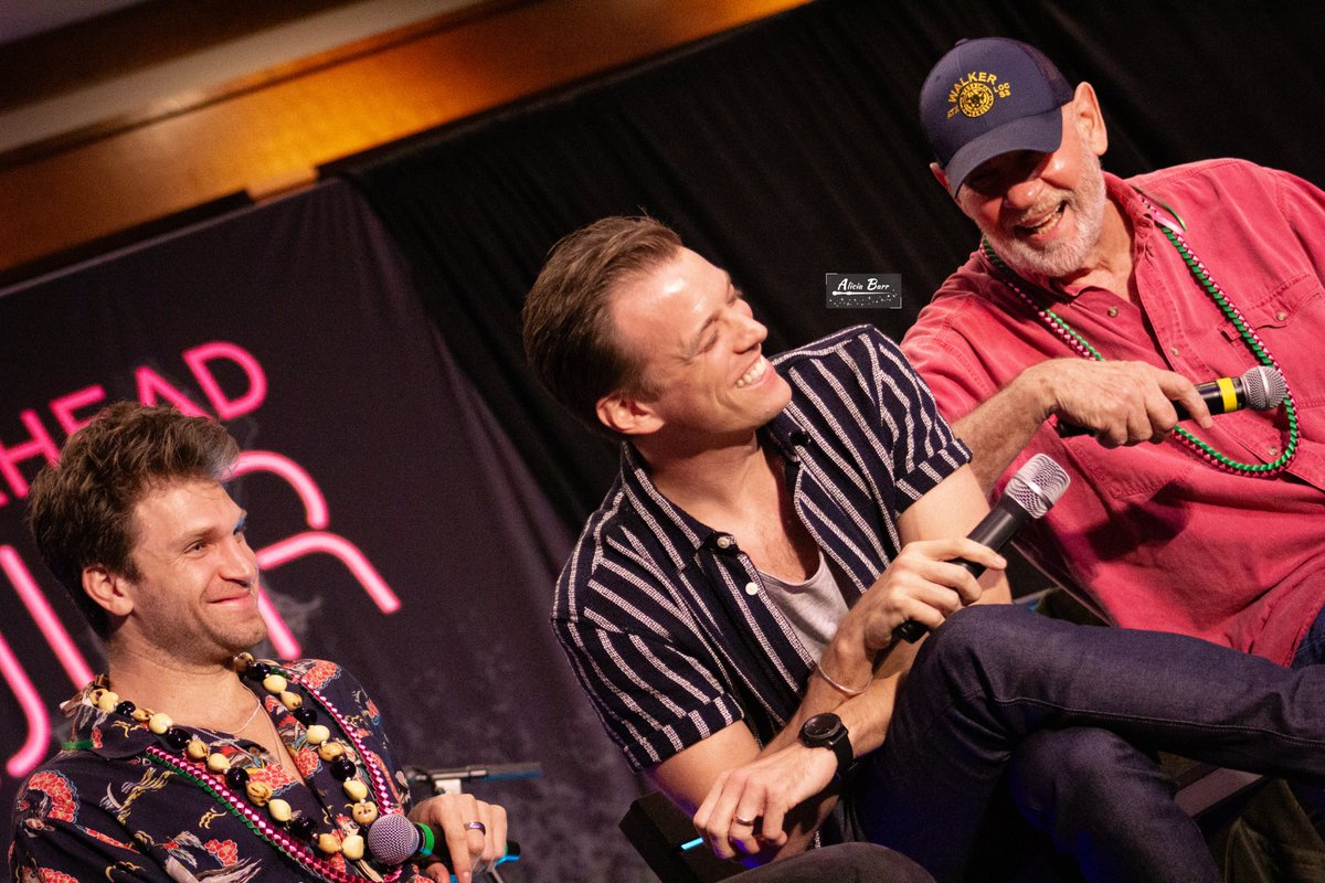 barr_alicia's tweet photo. These guys obviously have NO fun at their panels lol
#WalkerPanel
#CreationHI #HawaiiCon 2023
@MrJakeAbel @keeganallen #MitchPileggi https://t.co/kZo2LddQR0