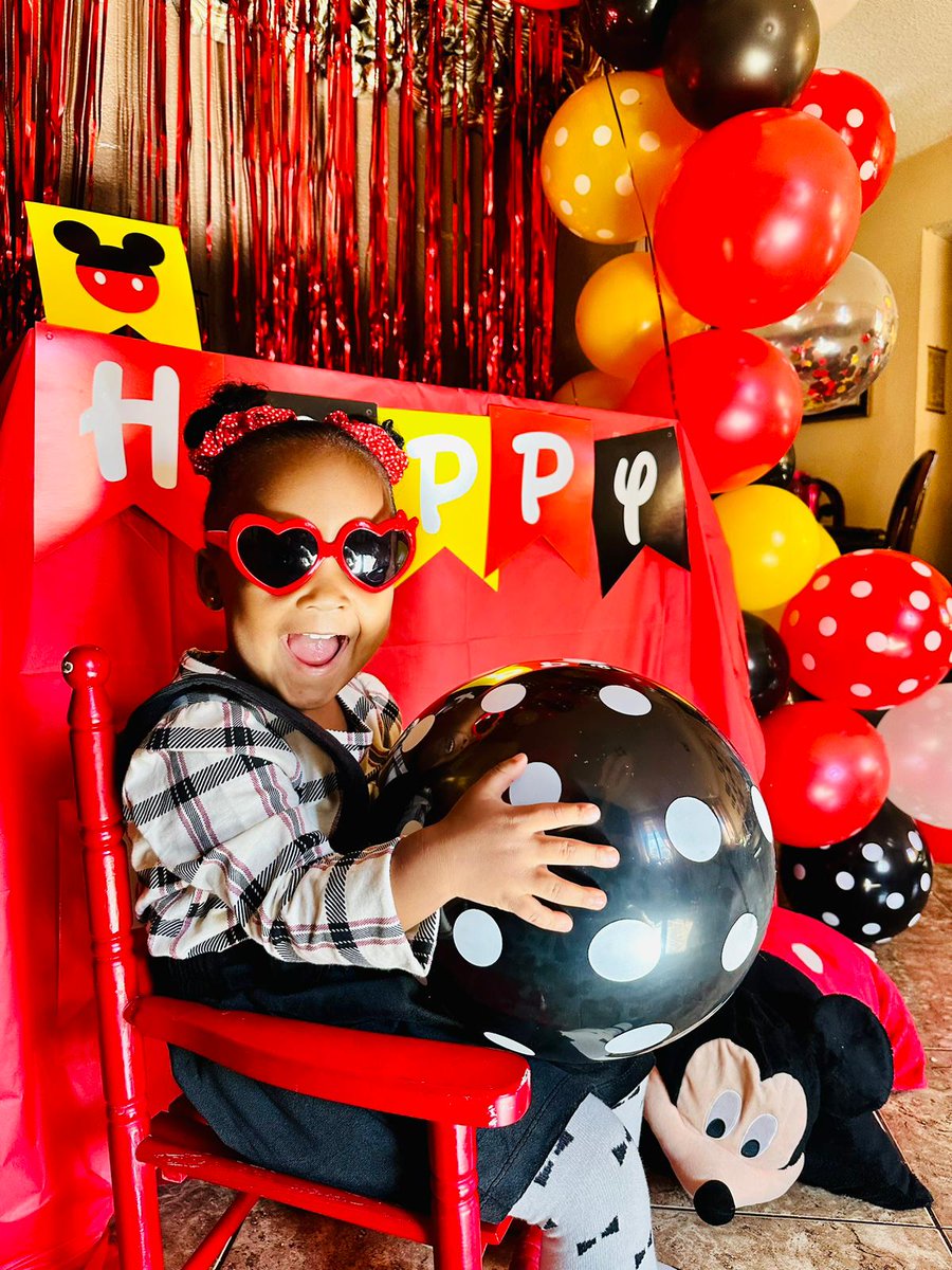 Carloscuadro9's tweet photo. ¡Feliz cumpleaños, Karlette! Eres la luz de mi vida y te amo con todo mi corazón. Siempre estaré aquí para ti, mi pequeña princesa. ¡Te amo con todo mi ser! Tu papá. https://t.co/FbhGcaWk7T