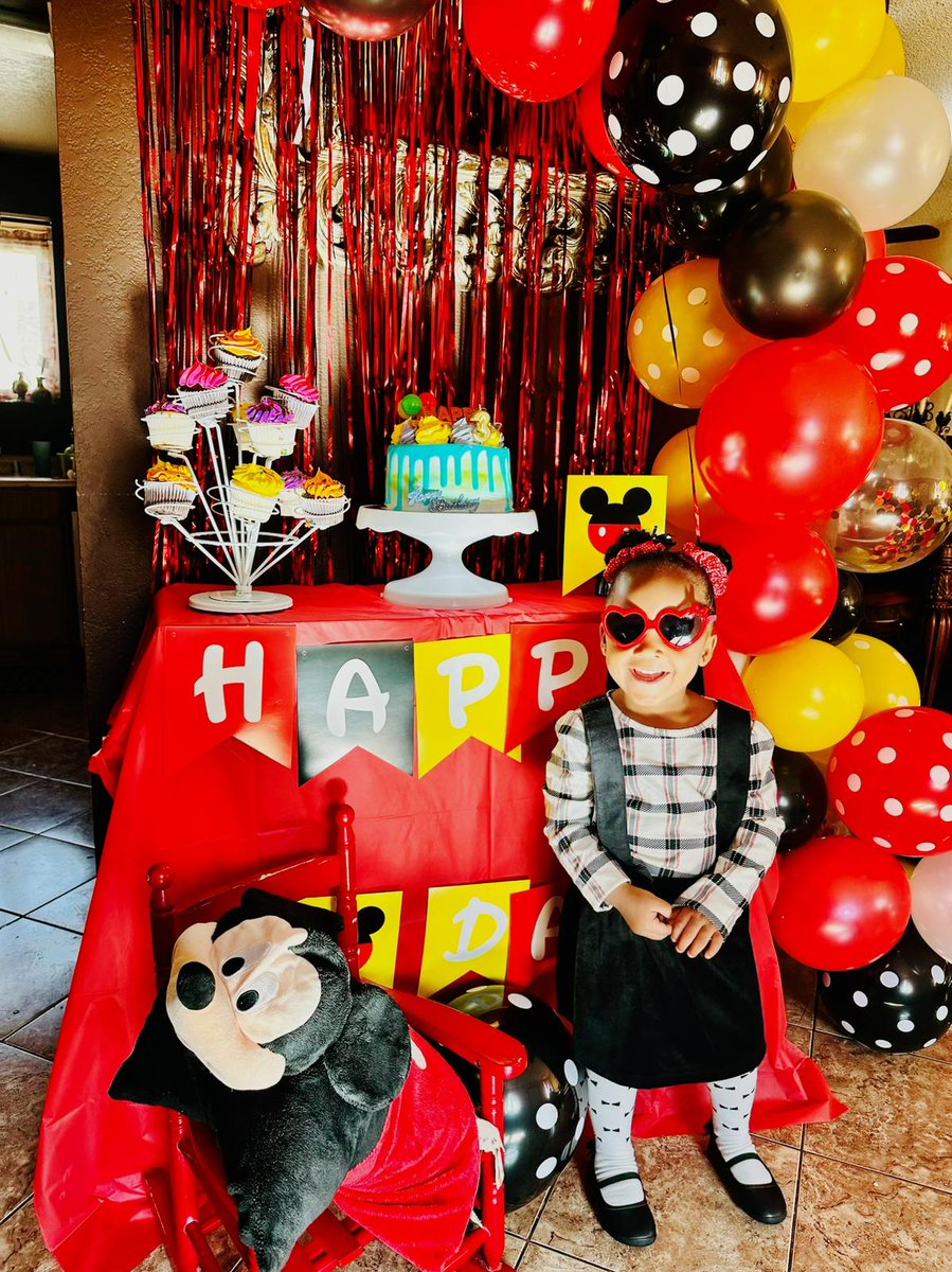 Carloscuadro9's tweet photo. ¡Feliz cumpleaños, Karlette! Eres la luz de mi vida y te amo con todo mi corazón. Siempre estaré aquí para ti, mi pequeña princesa. ¡Te amo con todo mi ser! Tu papá. https://t.co/FbhGcaWk7T