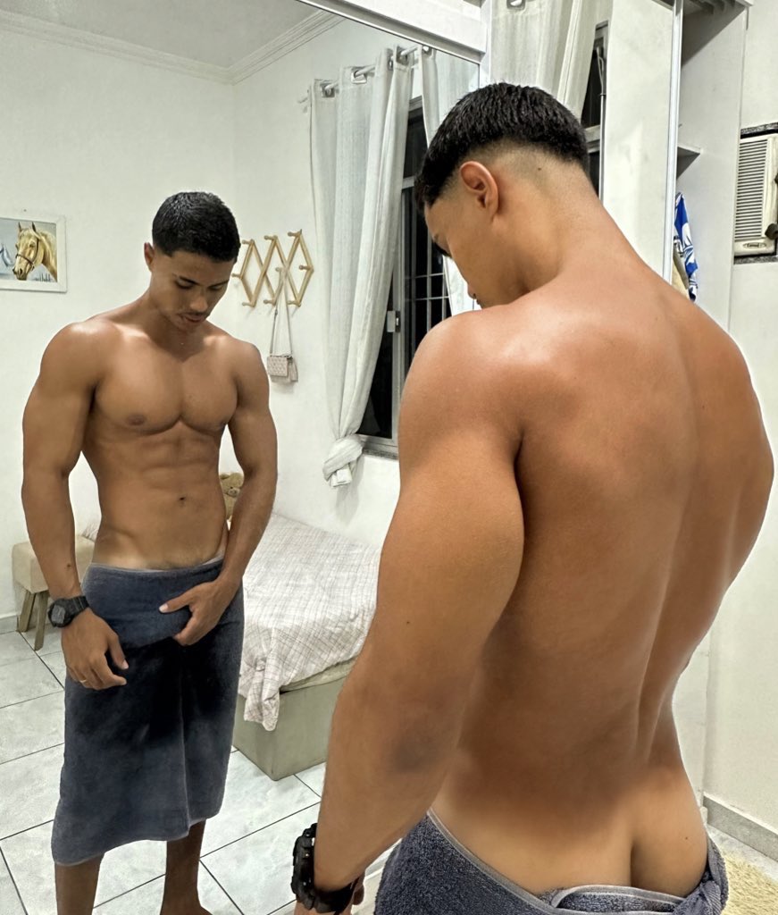 Rafaellaportee's tweet photo. Você escolhe 🔥 https://t.co/USk35j8kTd