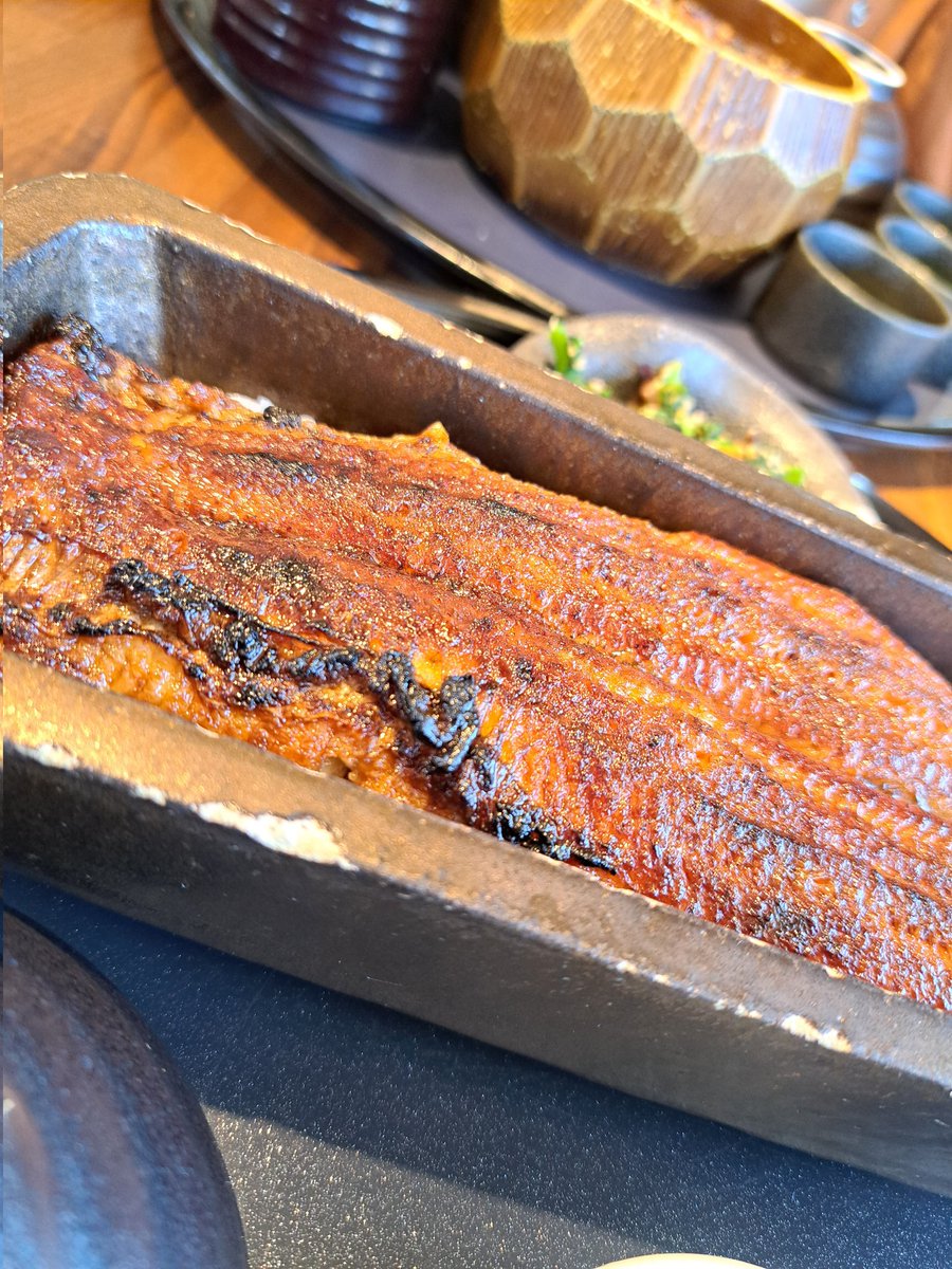 suisui30739722's tweet photo. 今日は結婚記念日
す「なんか食べにいく？」
妻「うなぎ！」

パリパリッふわっふわっ

うま～ https://t.co/gW6Jfas0ft