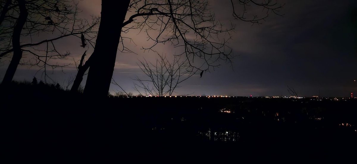 MichaelMareagle's tweet photo. Final planned group trail run for the season. It’s been fun. Looking forward to some impromptu trail runs this winter

#trailrunning #runninginthedark #run #running #outdoors #optoutside https://t.co/tuWxHTNuMI