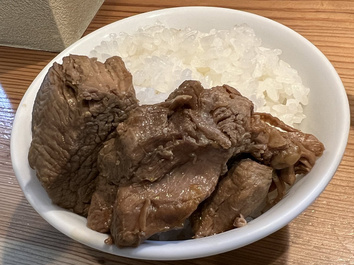 pkjA3eweBCUg92N's tweet photo. オランダ軒
埼玉県さいたま市岩槻区

しょうゆラーメン
TP:味玉玉
小ライス

何度食べても感動する美味さだなぁ🇳🇱
全ての具材が神ウマで最後にスープに浮いてるネギすら甘くて美味い🤤
ライスには謎のホロホロな美味いお肉ちゃんが🍚🍖😍😍😍
今日も超絶神ウマでした🥰👍👍👍

ごちそうさまです🙏😋✨ https://t.co/PXXN1J8RQa