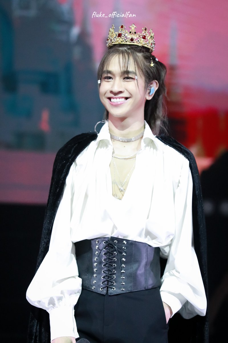 Fluke_Official's tweet photo. วันนี้น้องฟลุ้คเดินทางไปเชียงใหม่ เดินทางปลอดภัยนะค้าบบบบ
ฝากส่งกำลังใจไปให้เจ้าชายน้อยด้วยนะเจ้า 👑

#เจ้าแก้มก้อน #fluke_natouch
#1stFlukeFanMeeting 
#ImFlukeOneMomentinTime https://t.co/bWCE7AMhJ2