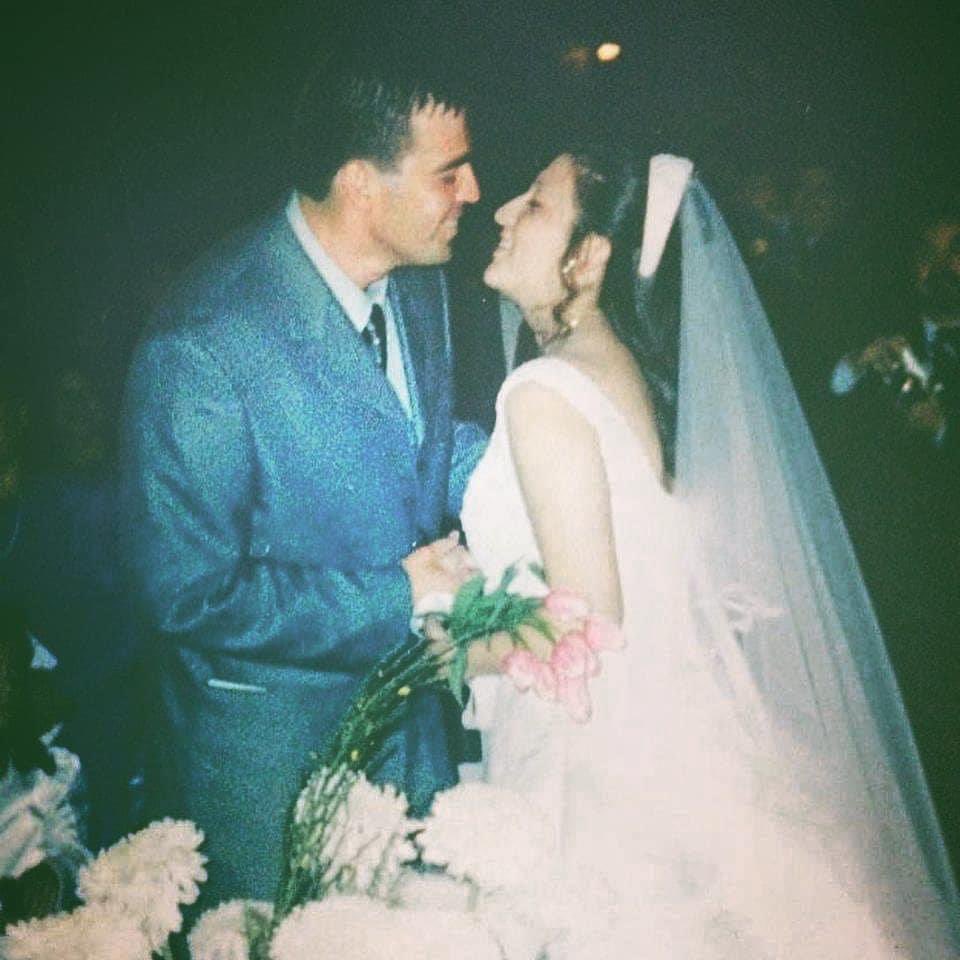 MariPiMendoza's tweet photo. Hace 25 años 💍👰🏻‍♀️🤵🏻 20/11/1998 @gustavo_labrana #BodasDePlata https://t.co/nCt7CNfR6J