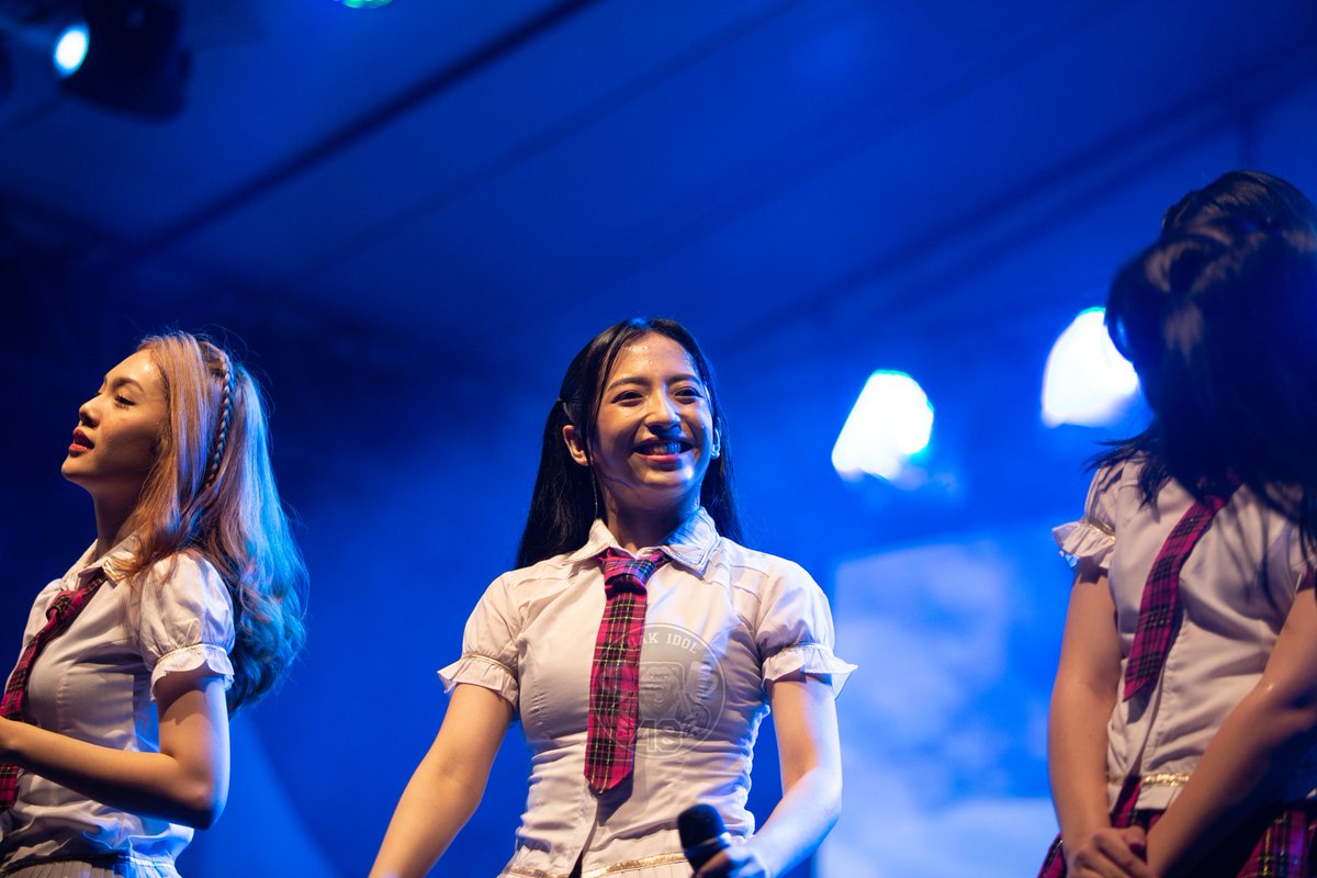 TuakIdol48's tweet photo. Their smiles 🥰
@Daisy_JKT48 @Y_ChikaJKT48 @A_MutheJKT48 @SE_LynJKT48  at party pop medan

#JKT48MelalakKeMedan #jkt48 #TuakIdol #partypopmedan https://t.co/oWNnypQ3Xu