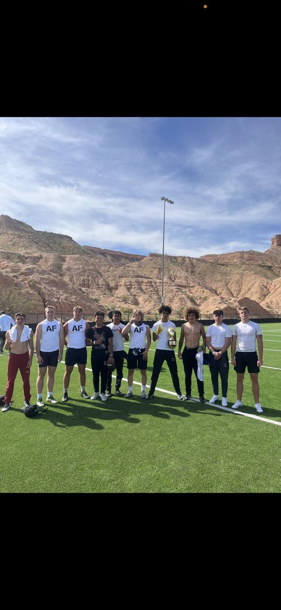 AthlFactory805's tweet photo. 7v7 UPDATE come play for the best squad in So-Cal. 2023 Las Vegas @Pylon7on7 Champs 🤝 https://t.co/jFM5t9itSD