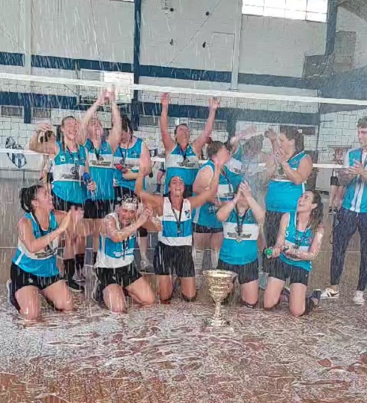 VirginiaCardin4's tweet photo. La Felicidad en una foto!!! Campeonas!!💙🤍💙🏆 https://t.co/tzVoZC5wox