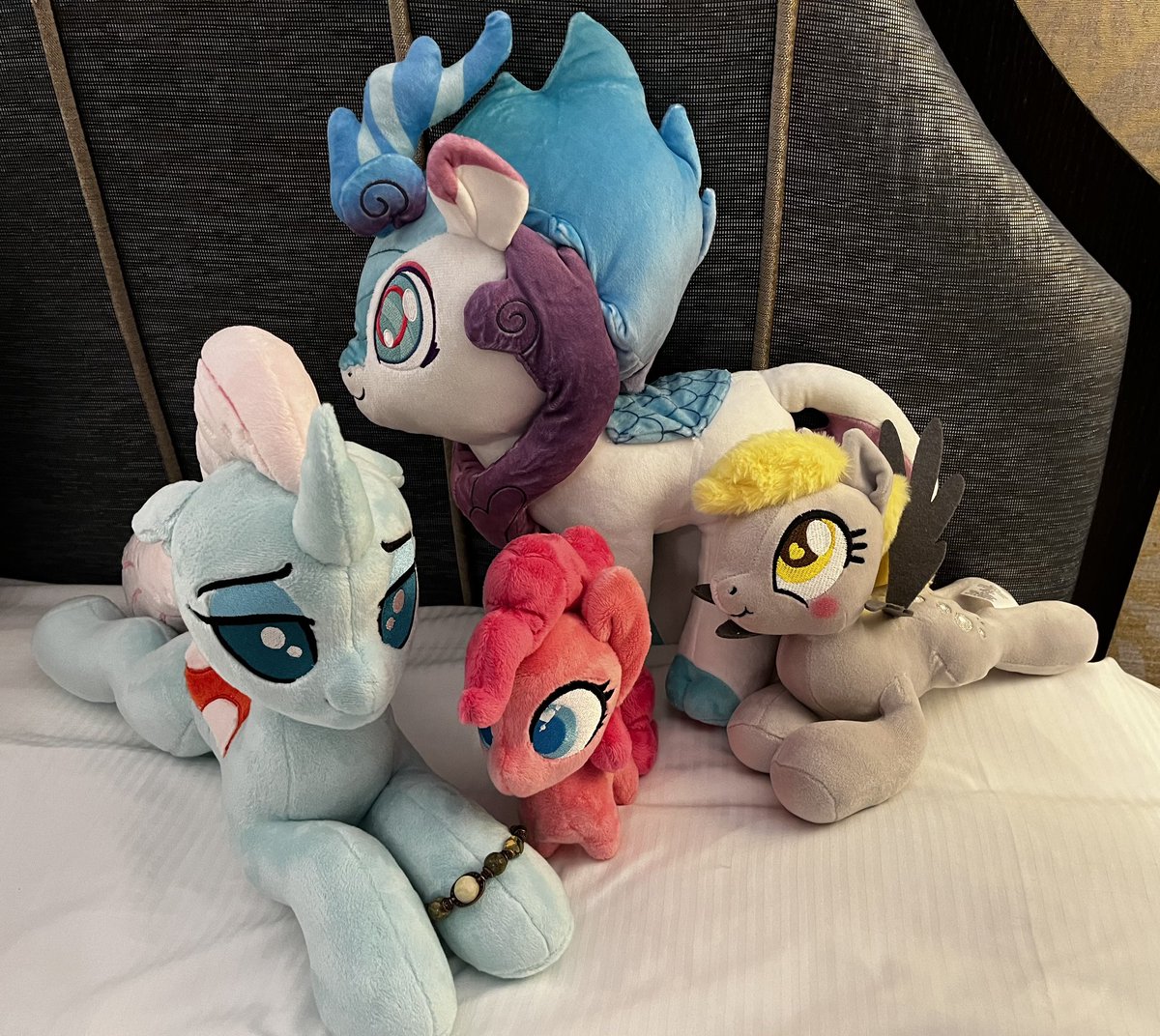 rubiowolf's tweet photo. Time for the obligatory #conswag posting! #PVCF2023 (3/3)
@PonyCiderfest @SophieAScruggs @burgunzik @HellgaCraft https://t.co/KruOjNFnqV