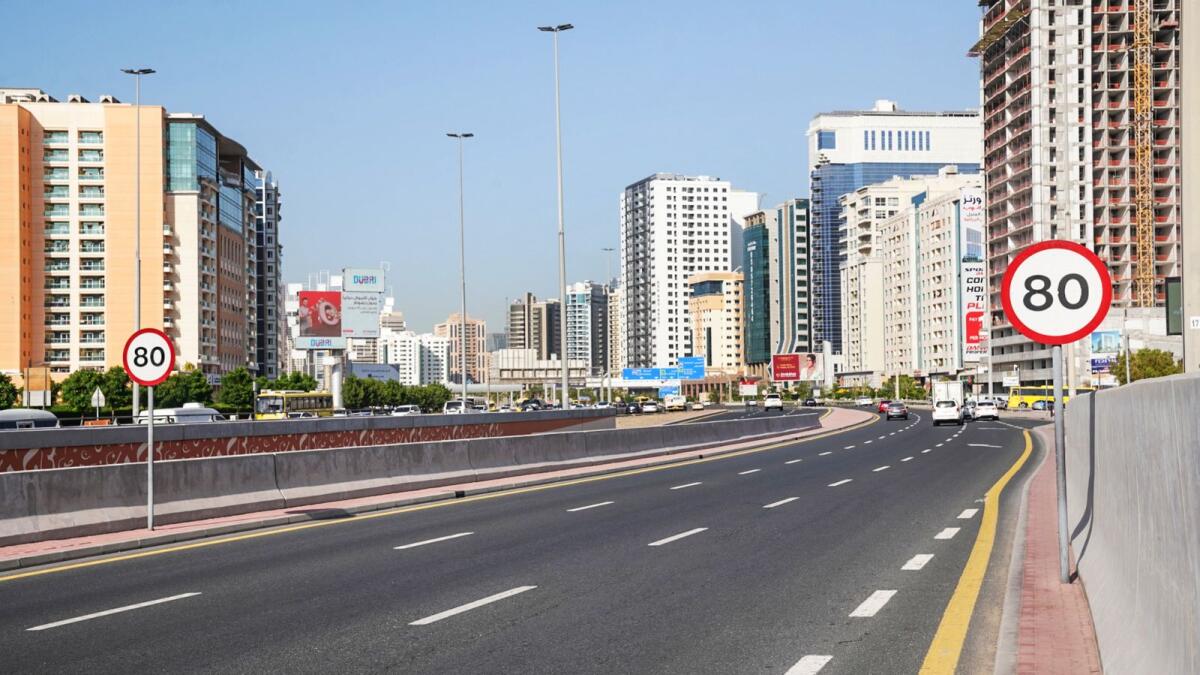 UAENews's tweet photo. Dubai-Sharjah road speed limit change: ‘I forgot I had to drive 20kmph slower’ https://t.co/l1JUVae3Z0 https://t.co/8724G6eNjl