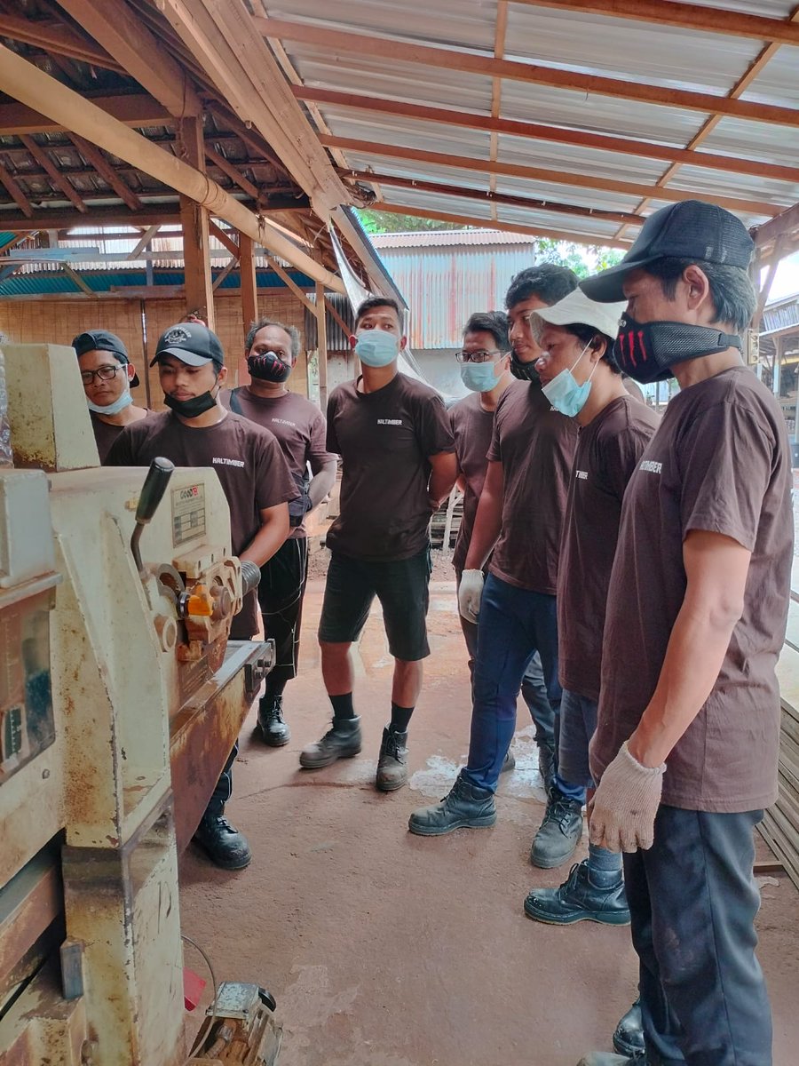 Kaltimber's tweet photo. We are proud of being a dynamic recruiter. We train our staff from NO SKILLS to skillful carpenters. It's our duty to our communy AND to our clients.

#bali #staff #training #recycledwood #recycledulin #reclaimedwood #ironwood #ulin #kayubekas #flooring #decking https://t.co/BL1qH9hPtL