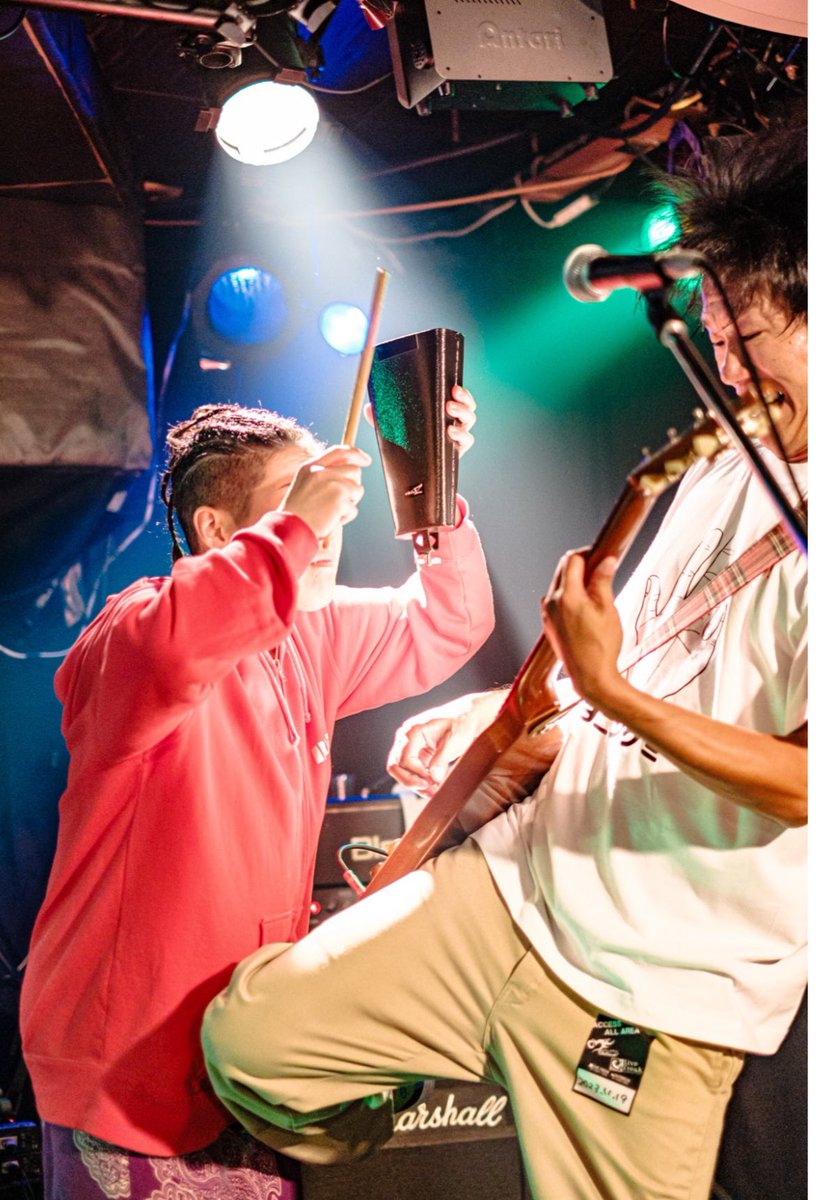 QOFW's tweet image. これは演奏の邪魔をしまくって蹴りを食らってるワシ

※ノーダメージ

#4DF #FREEWING #ヨニングミ