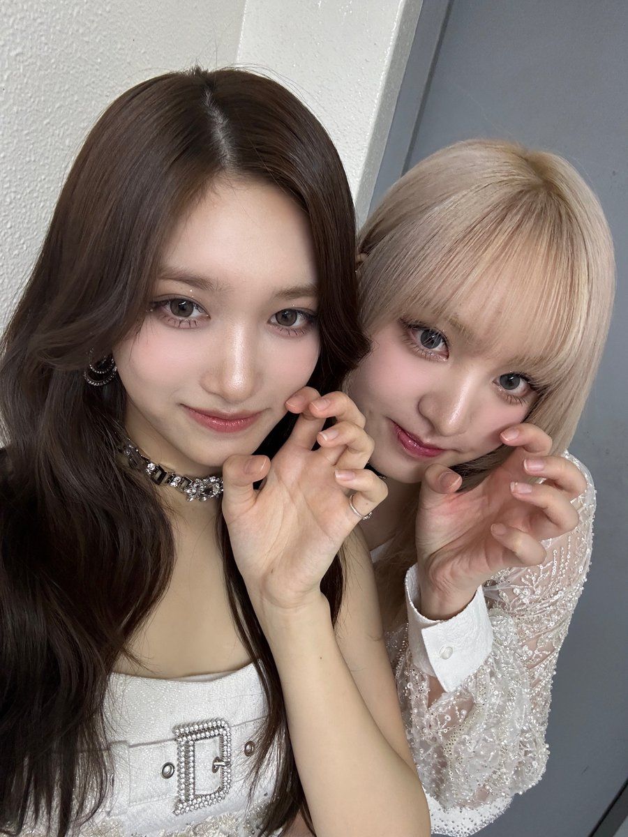 IVE_twt's tweet photo. 사랑하는 리즈언니 생일축하해요💖
앞으로도 늘 행복한 일들만 가득하길✨😽

#IVE #아이브 #LEESEO #이서
#HappyLIZday
#아기고양이_리즈_탄생일 🐾 https://t.co/hWhW9CN33Y