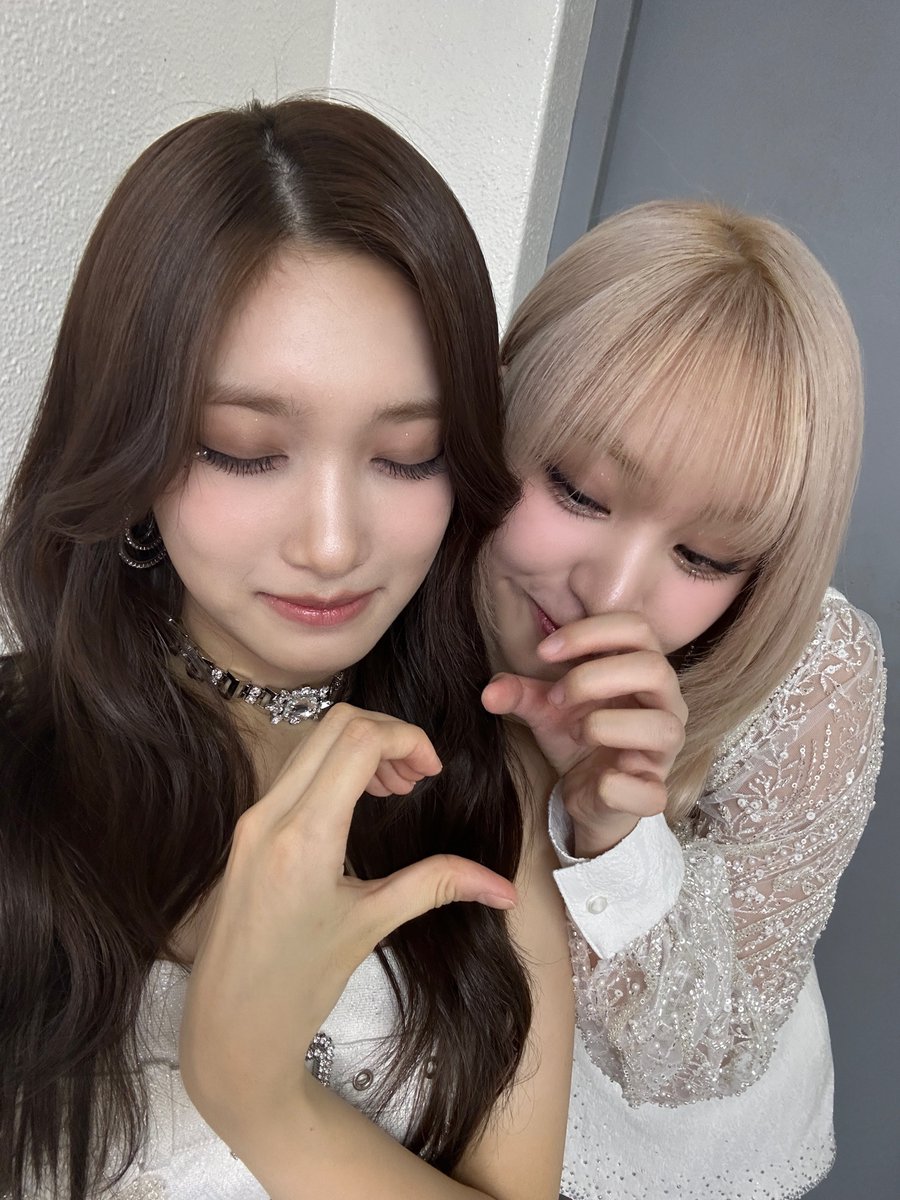 IVE_twt's tweet photo. 사랑하는 리즈언니 생일축하해요💖
앞으로도 늘 행복한 일들만 가득하길✨😽

#IVE #아이브 #LEESEO #이서
#HappyLIZday
#아기고양이_리즈_탄생일 🐾 https://t.co/hWhW9CN33Y