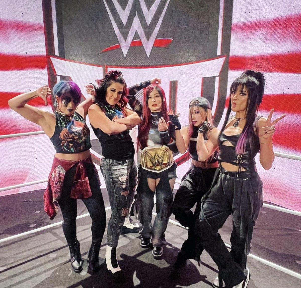 𝕨𝕣𝕖𝕤𝕥𝕝𝕚𝕟𝕘 𝕨𝕚𝕥𝕙 𝕥𝕙𝕖 𝕙𝕠𝕣𝕟𝕪 tweet media