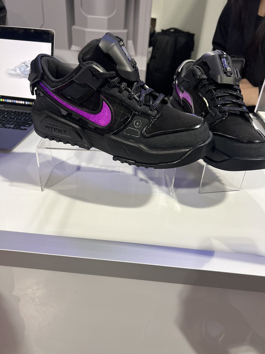 dsoles_eth's tweet photo. Hot take: I’d rather drop $250 on the RTFKT Dunks than a Jordan 11 or a Yeezy 

@RTFKT @Nike https://t.co/lX0l4k96mH