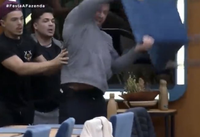 guuysimoes's tweet photo. já quebraram cadeira, prato, porta, panela e nada aconteceu! não se atreva carelli… 

DEIXA A JAQUE INDICAR https://t.co/0f4RFtwtMp