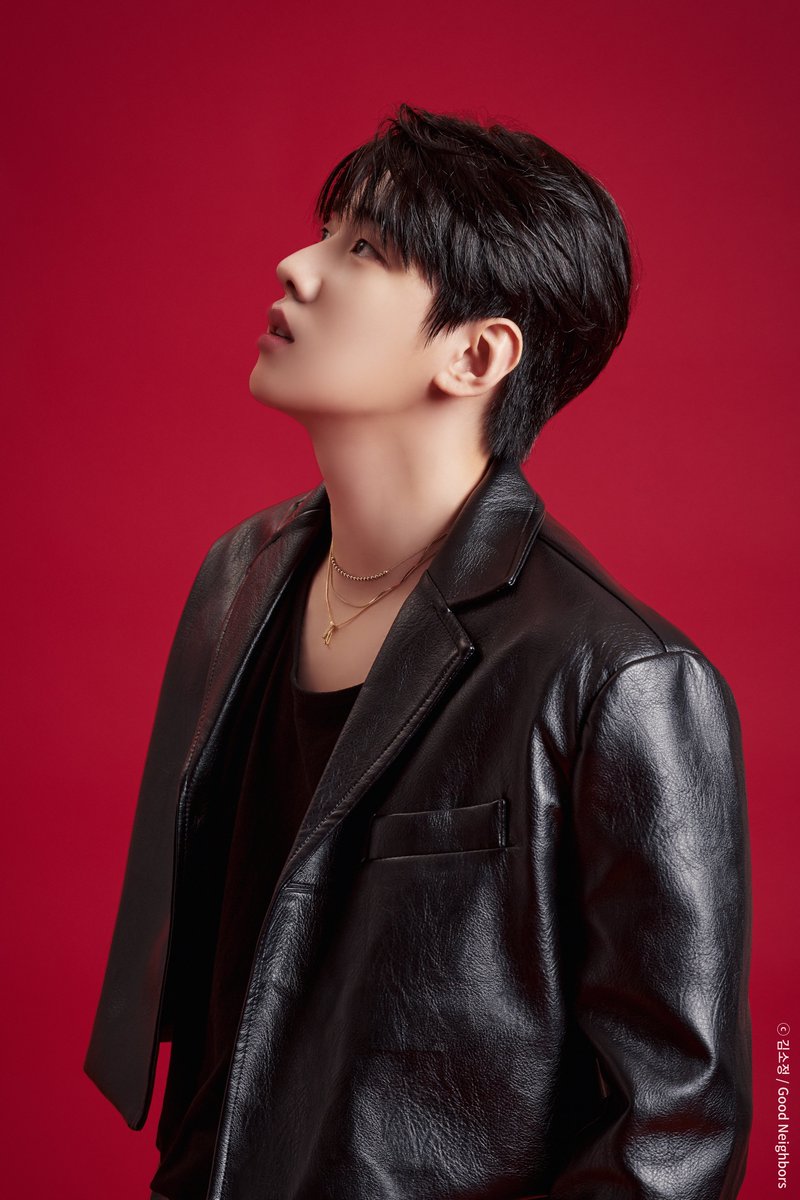 [#DKZ]📸

#재찬 눈빛에 치이고
턱선에 베이고
미모에 아리 심장 난리..❤

후원한 모든 동아리 분들께
DKZ의 미공개 화보가 담긴 특별후원증서와
친필 싸인 폴라(추첨)를 드려요❣🎁

👉 bitly.ws/WVaA

#재찬 #JAECHAN
<a href="/dkz_dy/">DKZ OFFICIAL</a>