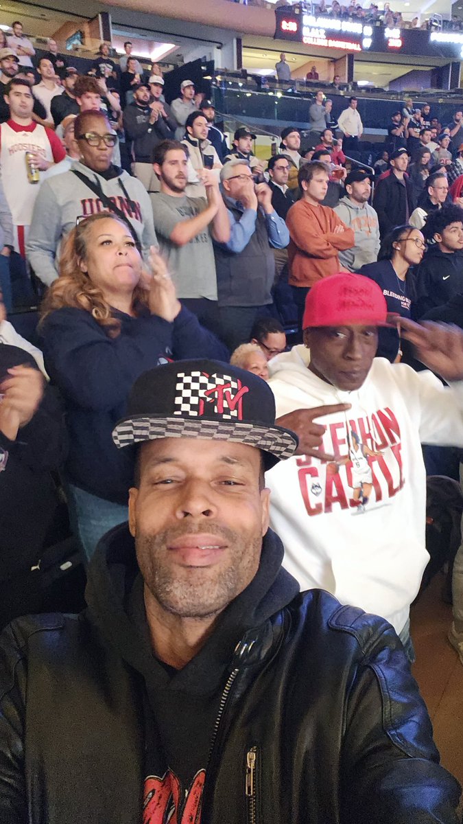 HardwillT's tweet photo. Castles in the Garden Uconn With the Win 🏆
#UConn 
#hardwill https://t.co/uEfl1WqiLL