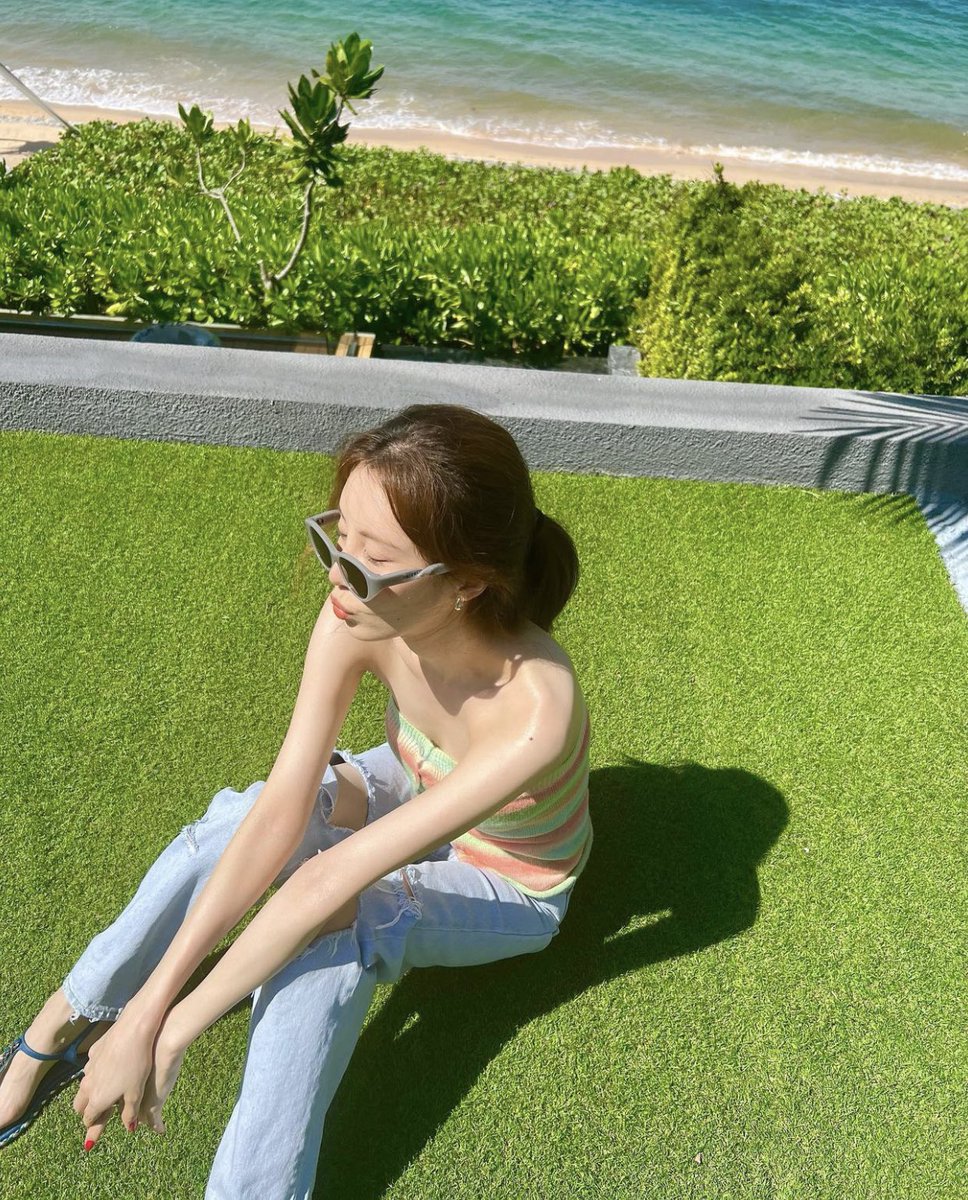 seojuhyunstagrm's tweet photo. [INSTAGRAM CAROUSEL] seojuhyun_s: 🌴

#seojuhyunstagrm 

https://t.co/8vaNvq34gV https://t.co/MBCW2R6FKm