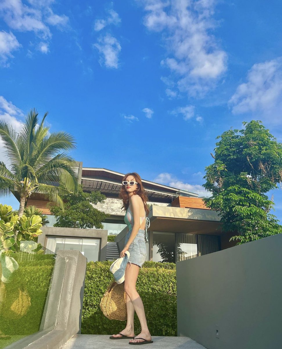 seojuhyunstagrm's tweet photo. [INSTAGRAM CAROUSEL] seojuhyun_s: 🌴

#seojuhyunstagrm 

https://t.co/8vaNvq34gV https://t.co/MBCW2R6FKm