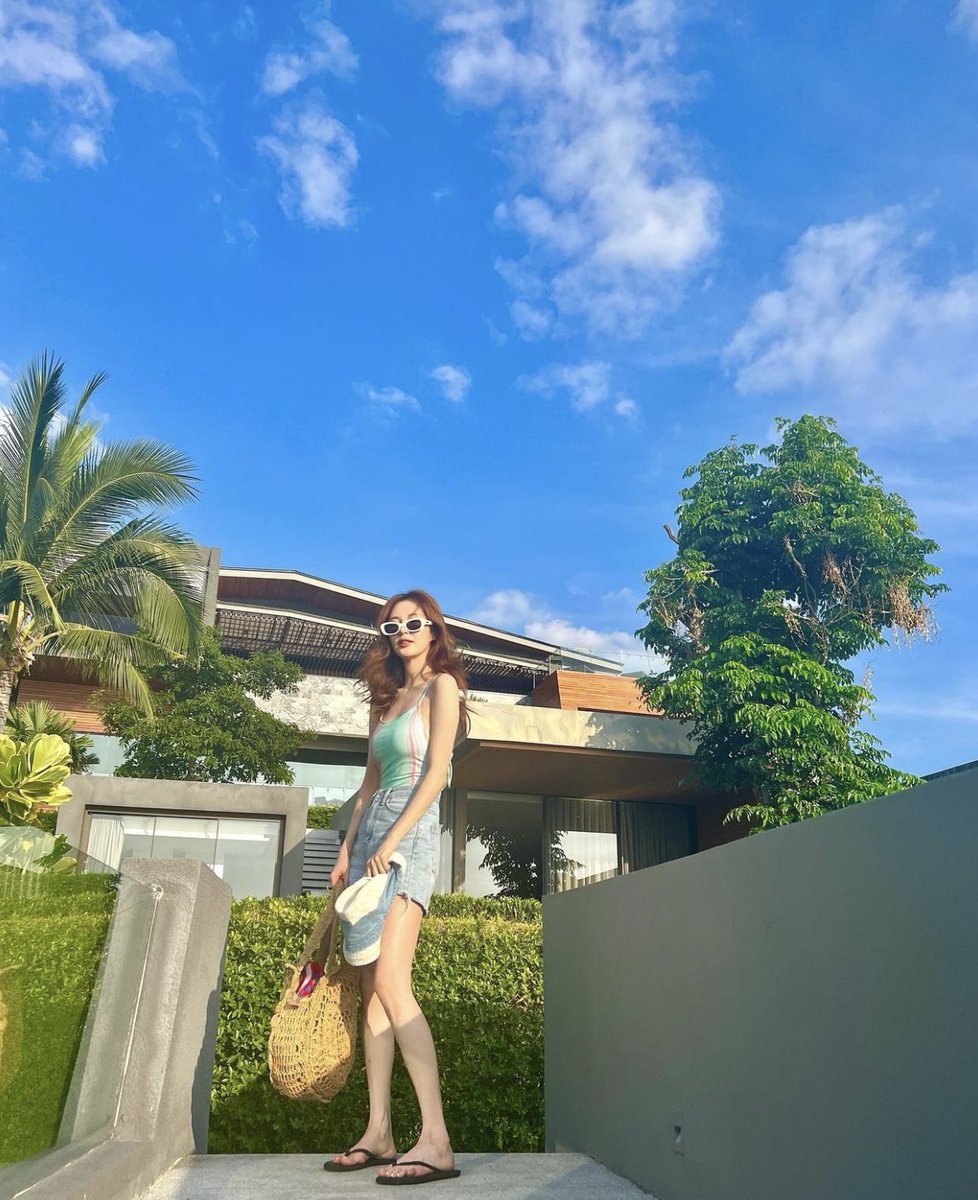 seojuhyunstagrm's tweet photo. [INSTAGRAM CAROUSEL] seojuhyun_s: 🌴

#seojuhyunstagrm 

https://t.co/8vaNvq34gV https://t.co/MBCW2R6FKm