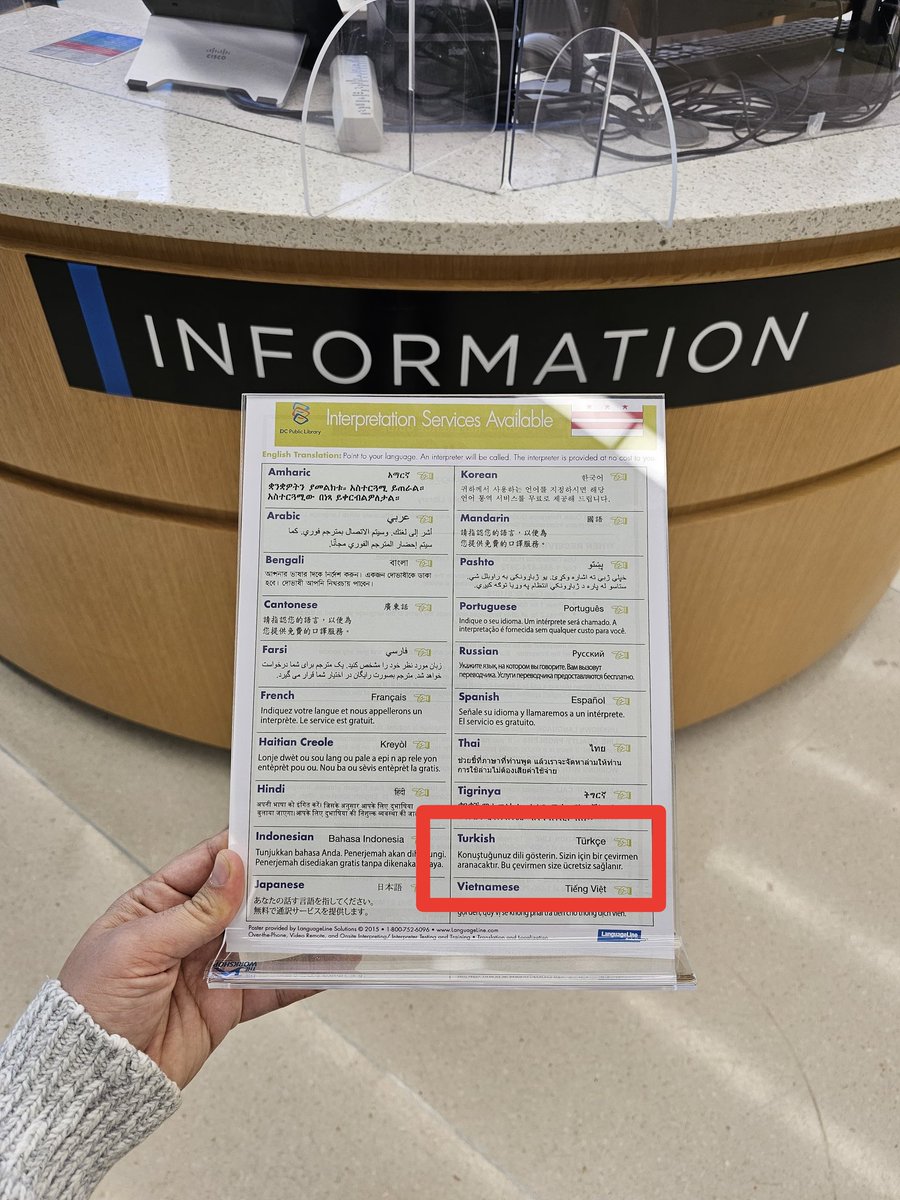ABD'nin Başkenti Washington DC'de Türkçe yaygınlaşıyor 🇹🇷

Washington Belediyesine ait Halk Kütüphanelerinde 20 resmi dilden birisi Türkçe oldu

Eğer kütüphanede bir sorunuz varsa Türkçe tercüman ile yardımcı oluyorlar

177 ülke temsilciliğinin bulunduğu Washington'da Türkçenin