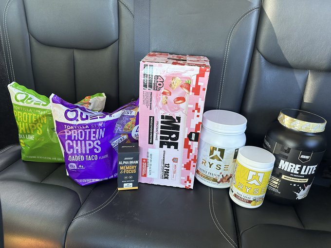 Just a few of the supplements I personally enjoy. Protein supplements are KEY bc reaching 200g of protein<a href="/tag/toesday"class="tags"><span>#toesday</span></a>