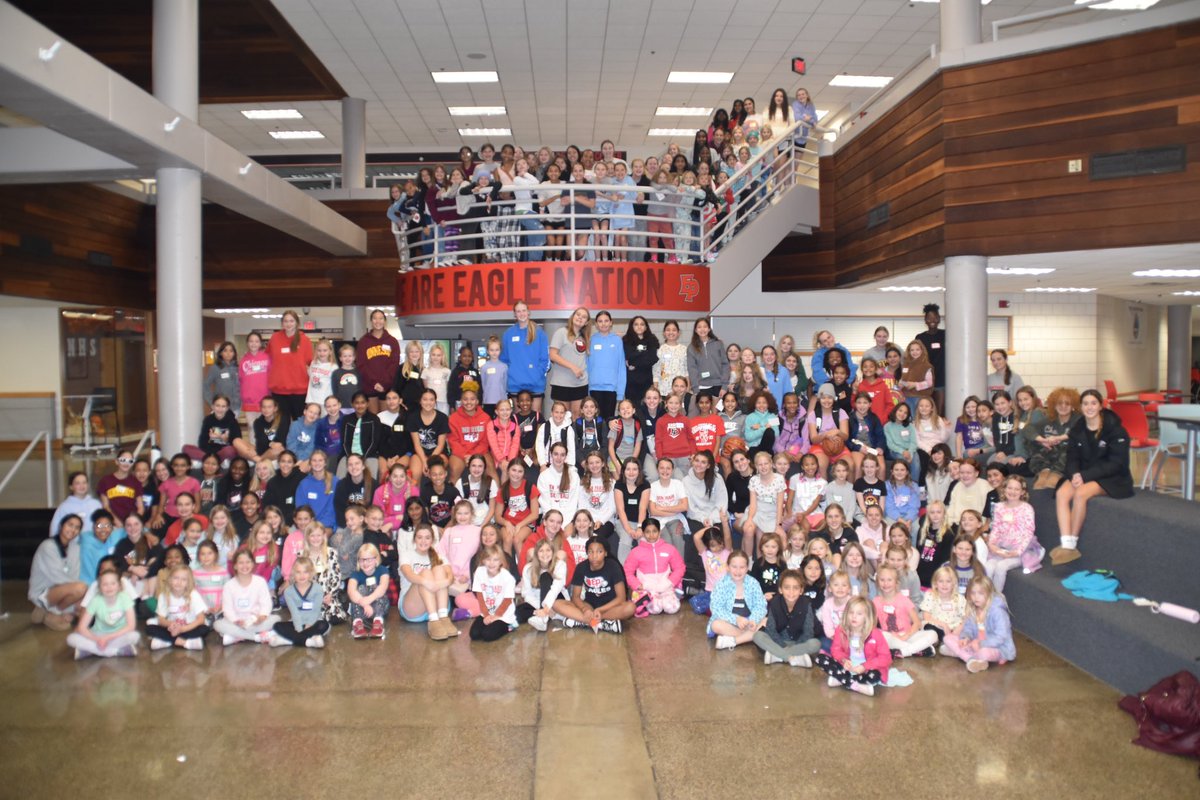 The future is bright for our Eden Prairie Girls’ Basketball Program! A fantastic night connecting our young Eagles with their big sister mentors!