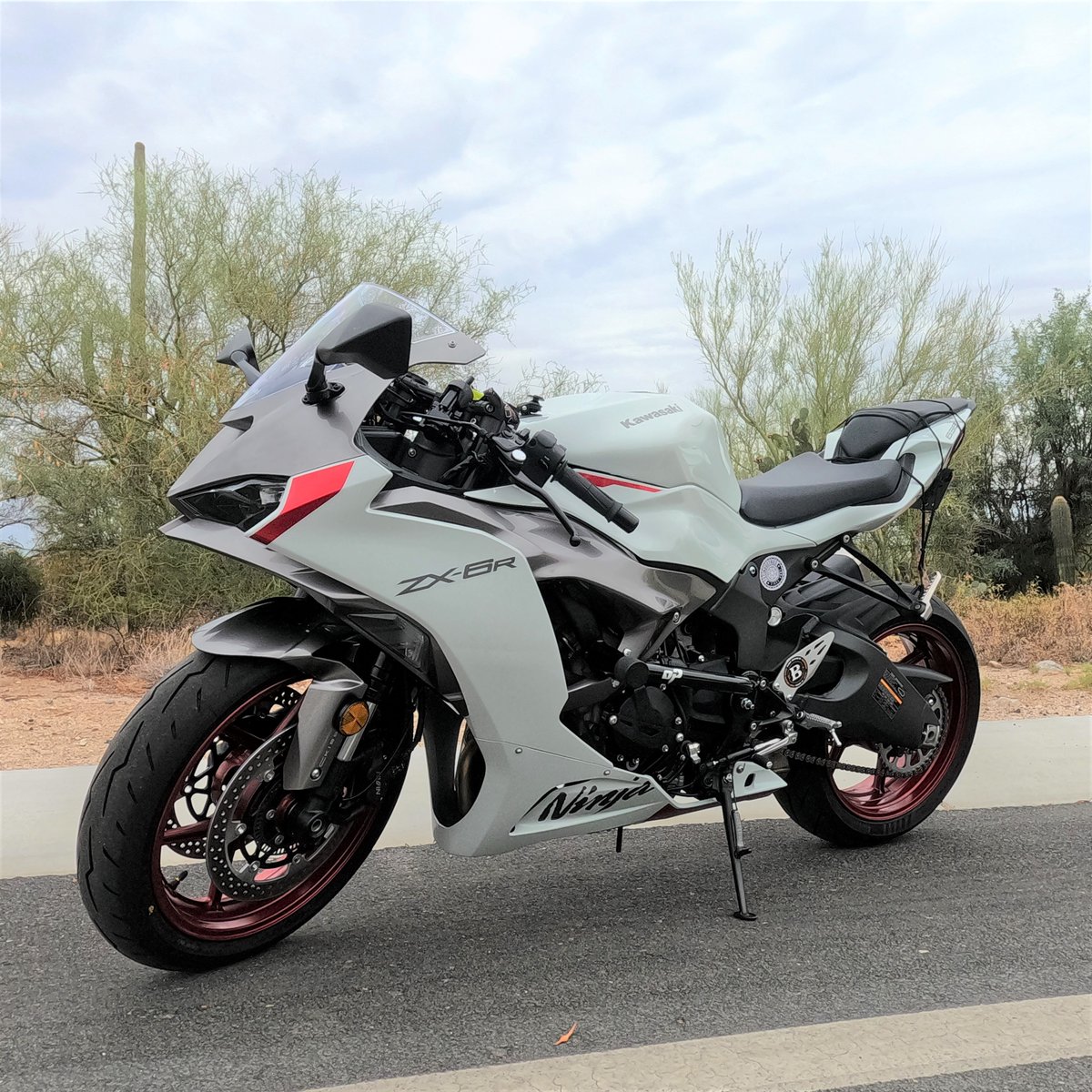 ON-POINTから 新型ZX6R 24 スタントケージ、レースアーマーの販売を