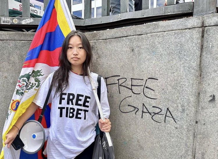 pema0_o's tweet photo. Our collective struggles for freedom are forever intertwined. Free Tibet. Free Palestine. ✊🏽

Tibetan student activist Kunkie from SFT DMV at this week’s RISE UP AGAINST XI protest in San Francisco, where Palestinian students also led mass mobilization actions at the APEC Summit. https://t.co/bXFaJxWHmu