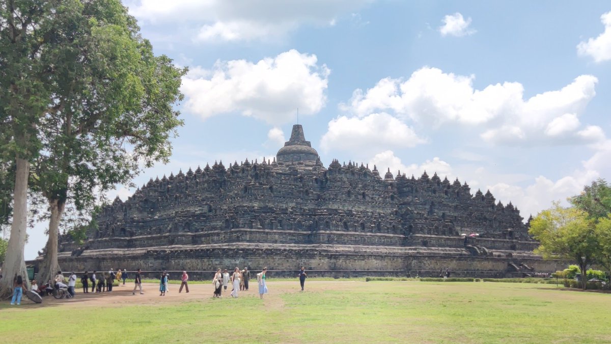 MysterMerveil's tweet image. 🇮🇩 Here is Java and some of its Wonders. Videos in this YT playlist : youtube.com/playlist?list=…
#southeastasia #visitjava #mountijen #borobudur #kampungtridimalang #prambanan