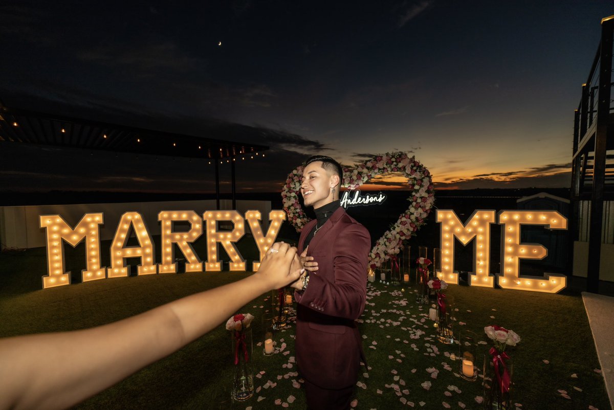 camiherreraxo's tweet photo. She’s a fiancé 😭🥺❤️💍 https://t.co/wG8ZylWULc