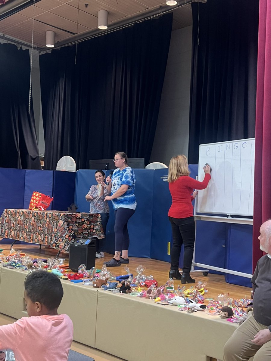 DiiorioDiana's tweet photo. Amazing PTSA run Turkey Bingo!  Way to go Nichols💙🤍💙
#NicholsPride https://t.co/AdP9chranP