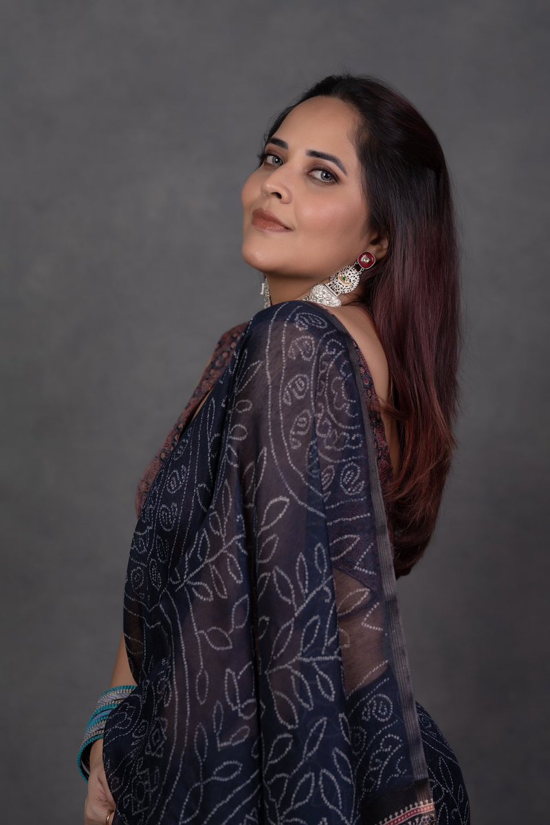 anusuyakhasba's tweet photo. Love to hate me, praise me, shame me
Either way you talk about me

(Oh-oh) Watching me
(Oh-oh) I ain't watching you (watching you)
(Oh-oh) What you see?
(Oh-oh) I hope you like the view (check it out)
(Oh-oh) Best believe
(Oh-oh) You'll never get into me
(Oh-oh) All these words
(Oh-oh) run through me
Ooh, baby, you (yes, you)
I can feel you hatin' on me
Ooh, baby, you (yeah, you)
I'm glad to be your inspiration
Who, baby, who's (guess who?)
The topic of your conversation?
I am (I am) 😎