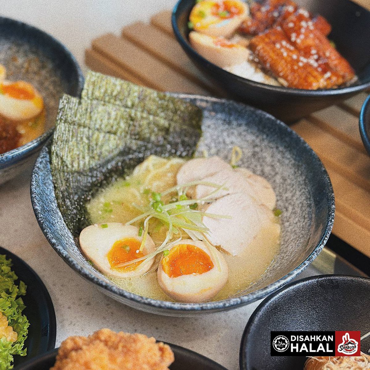 MohKeIpoh's tweet photo. Port lunch baru di Ipoh! Penggemor menu makanan Jepun boleh cuba singgah makan di sini 😍
 
Moh ke Restoran Shabuya. Mereka menyediakan pelbagai menu ala-carte masakan Jepun yang menarik. Terkini ada promosi untuk lunch set, hanya tambah RM5 kemudian boleh dapat air & dessert free flow. Apa tunggu lagi? Moh Kita!