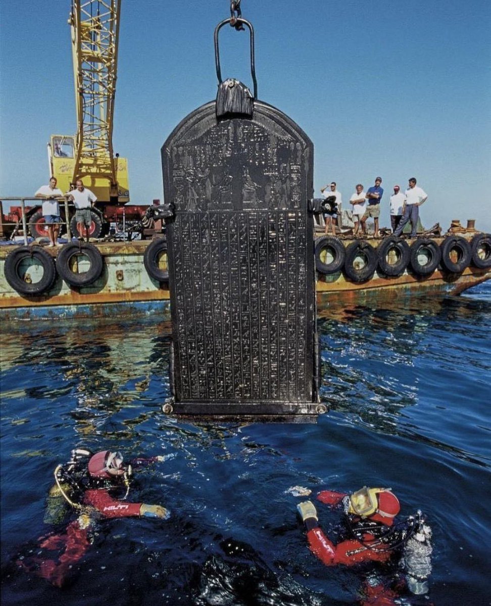 fasc1nate's tweet photo. A stele was retrieved from the sunken ancient Egyptian city of Heracleion located at the bottom of the ocean.  

Heracleion, also known as Thonis, was an influential and prosperous port city during the Late Period of ancient Egypt.   

As time passed, various factors such as land subsidence, rising sea levels, and natural disasters caused the gradual sinking of the city into the Mediterranean Sea.  

For centuries, the knowledge of Heracleion's existence was limited to historical texts and ancient references. The city's existence became shrouded in myth and legend, with doubts arising regarding its actuality