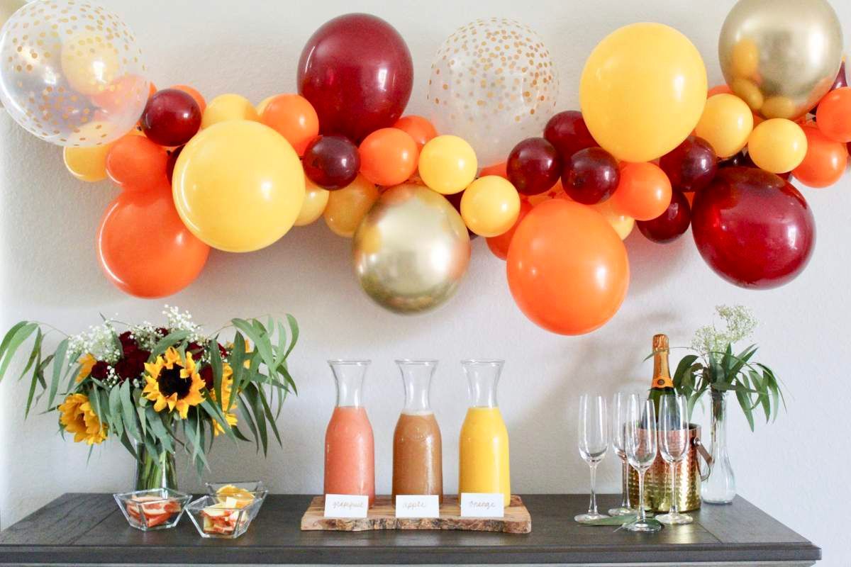 catchmyparty's tweet photo. Don't miss this beautiful Thanksgiving Mimosa Bar! The balloon garland is gorgeous! https://t.co/4vlUZexhht  #catchmyparty #partyideas #fall #mimosabar #fallparty #mimosas #thanksgiving #thanksgivingparty https://t.co/c56Bd2ymts