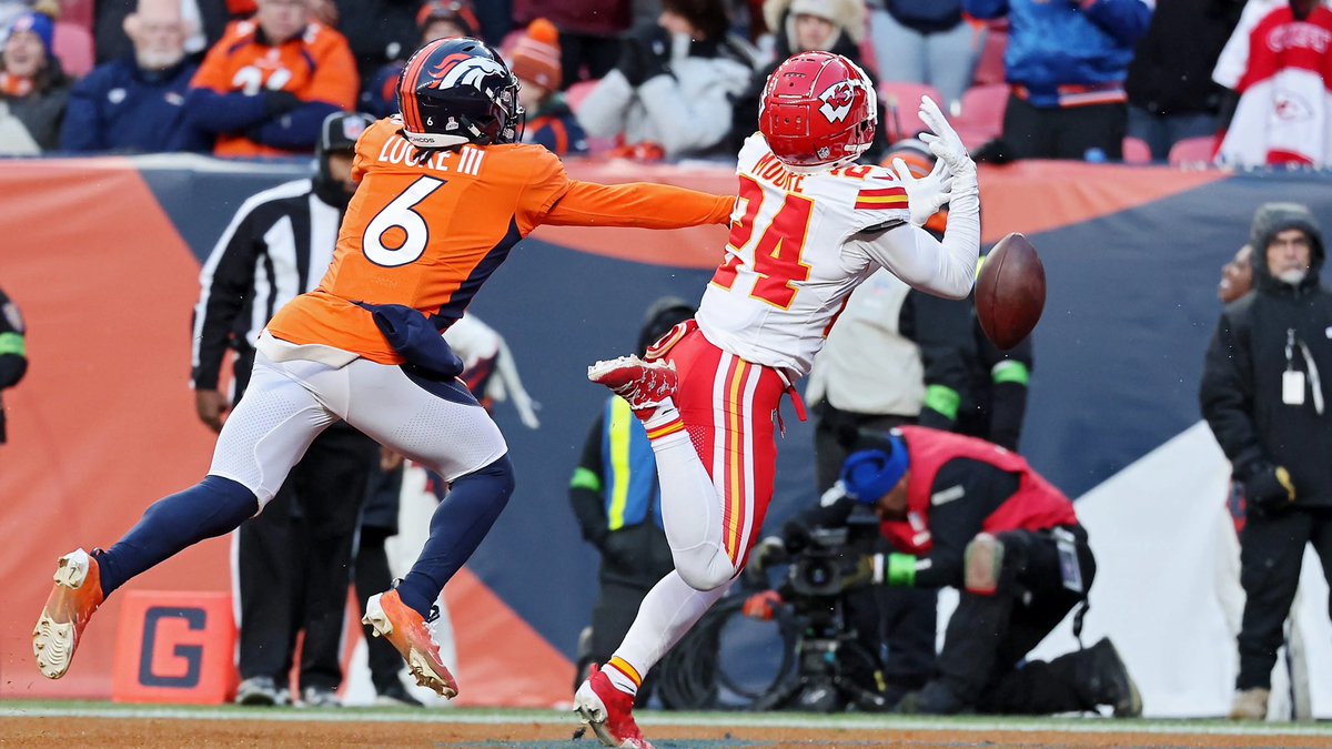 LanceTHESPOKEN's tweet image. The difference between 10-0 and 7-3.