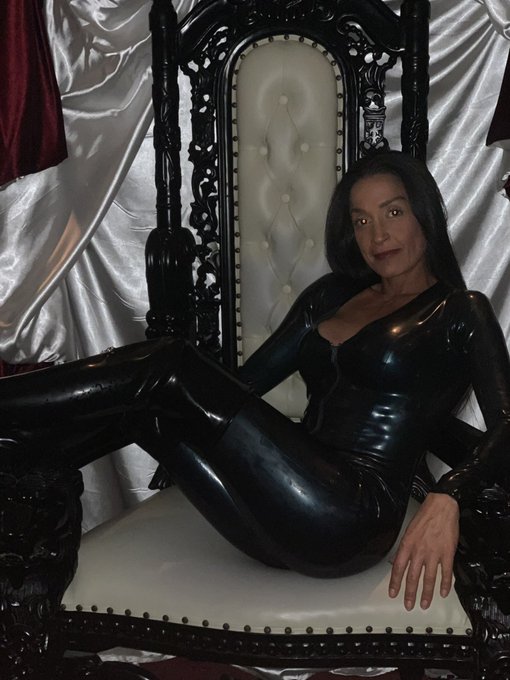 Would you say the second skin suits me? Do you like latex? 👸🏻  #latex #secondeskin #latexfetish https://t<a href="/tag/latex"class="tags"><span>#latex</span></a><a href="/tag/latexfetish"class="tags"><span>#latexfetish</span></a><a href="/tag/secondeskin"class="tags"><span>#secondeskin</span></a>