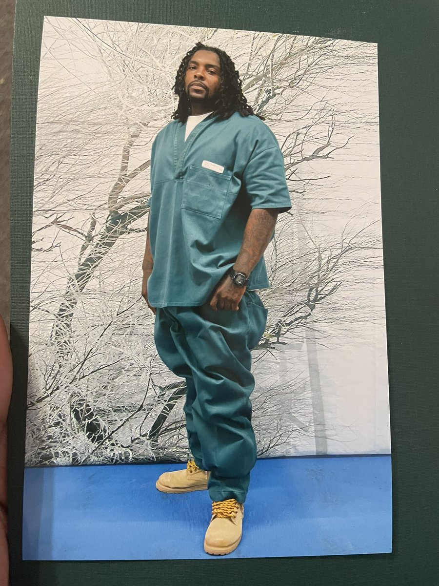 nizzsrevenge's tweet image. my cousin done sent us some pics finally 😭😭 my boy doing life but we luv u 4L 💙 see u soon