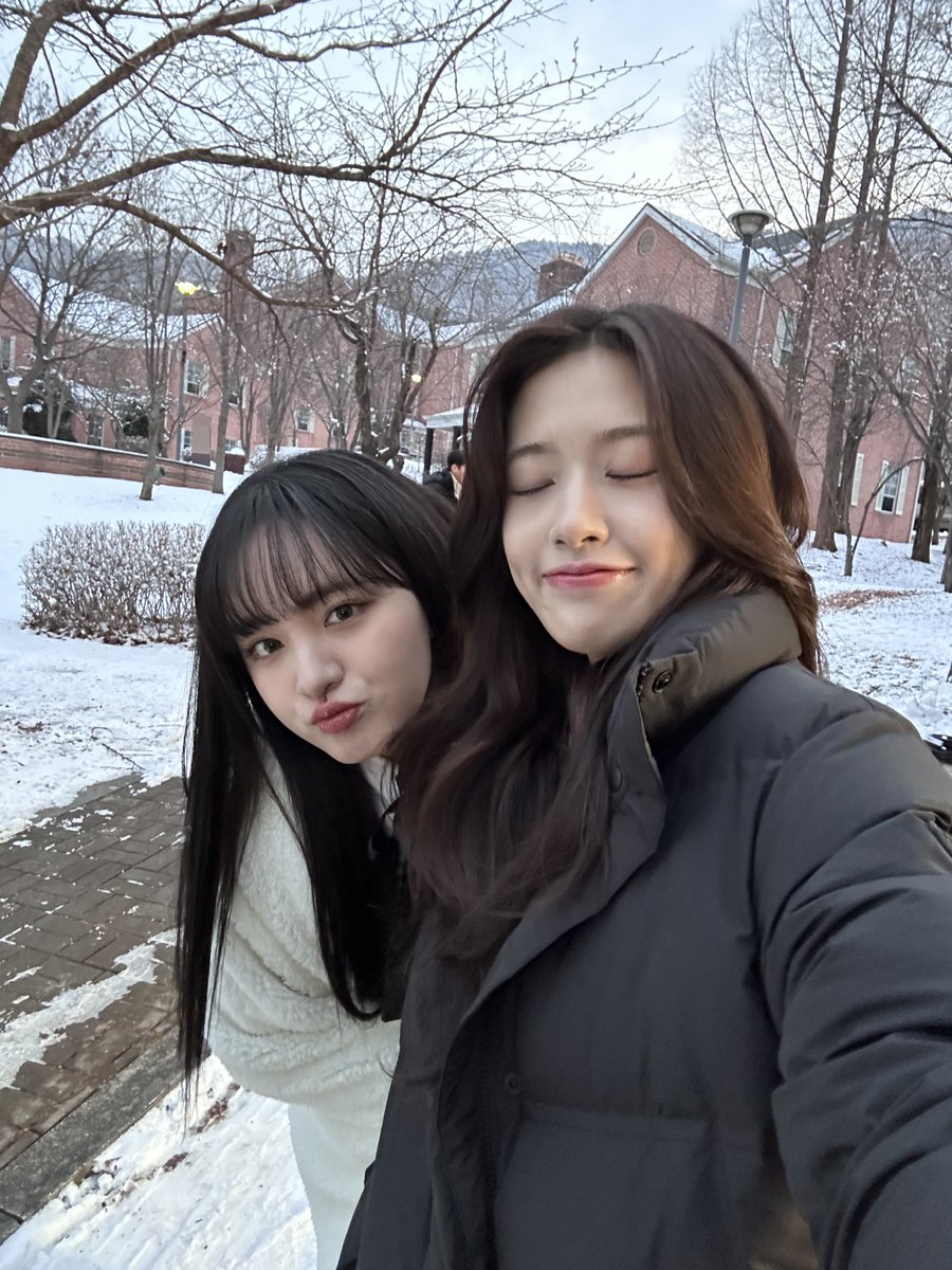 IVE_twt's tweet photo. 햅삐 벌쓰데이~⛄

#IVE #아이브 #ANYUJIN #안유진
#HappyLIZday
#아기고양이_리즈_탄생일 🐾 https://t.co/tEKQIWnNL8
