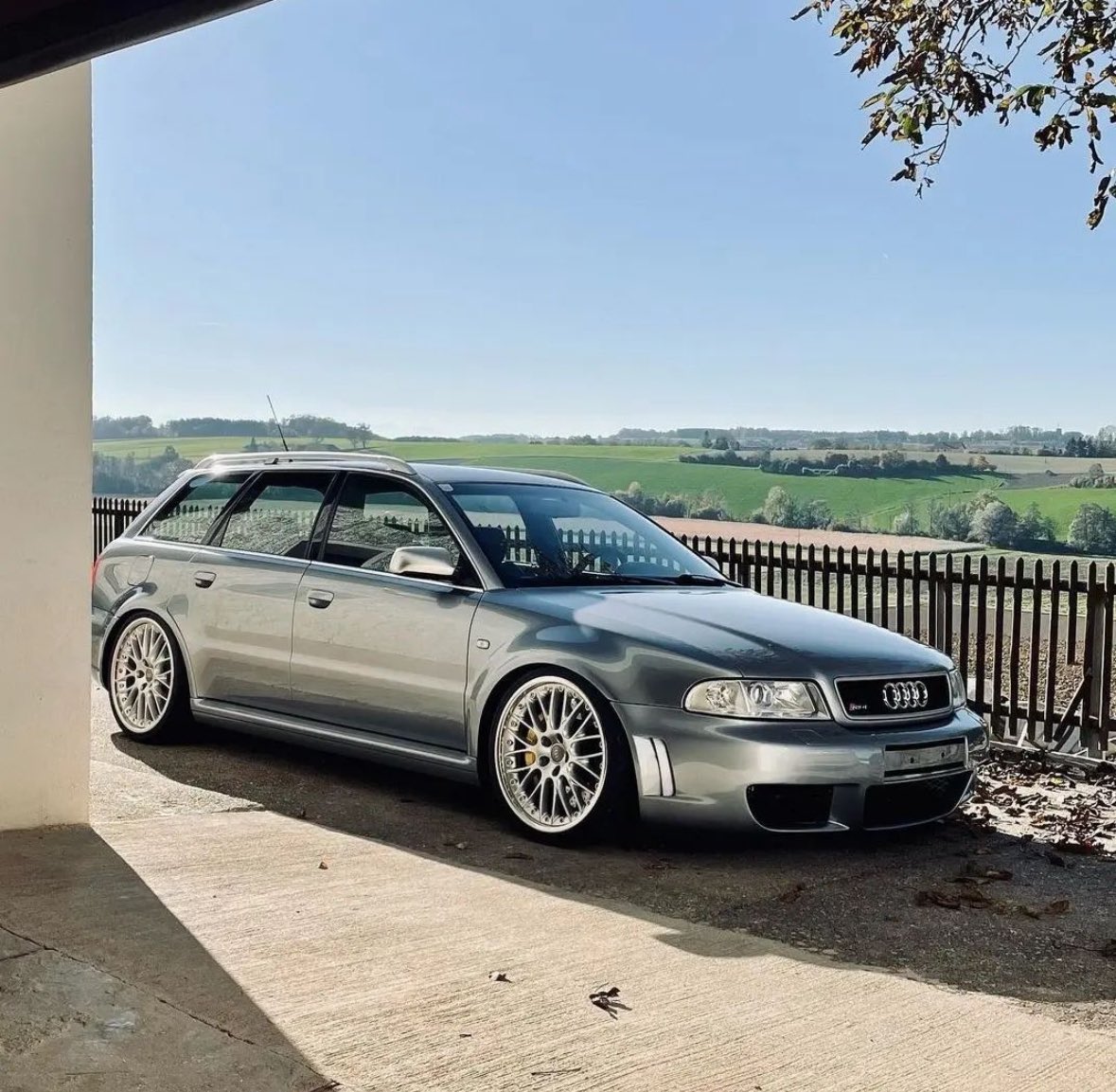 🦈 

#Audi #RS4 #b5RS4 #AudiRS4 #quattro #AudiSport #Speedlines #BBS #Stance #DubLife