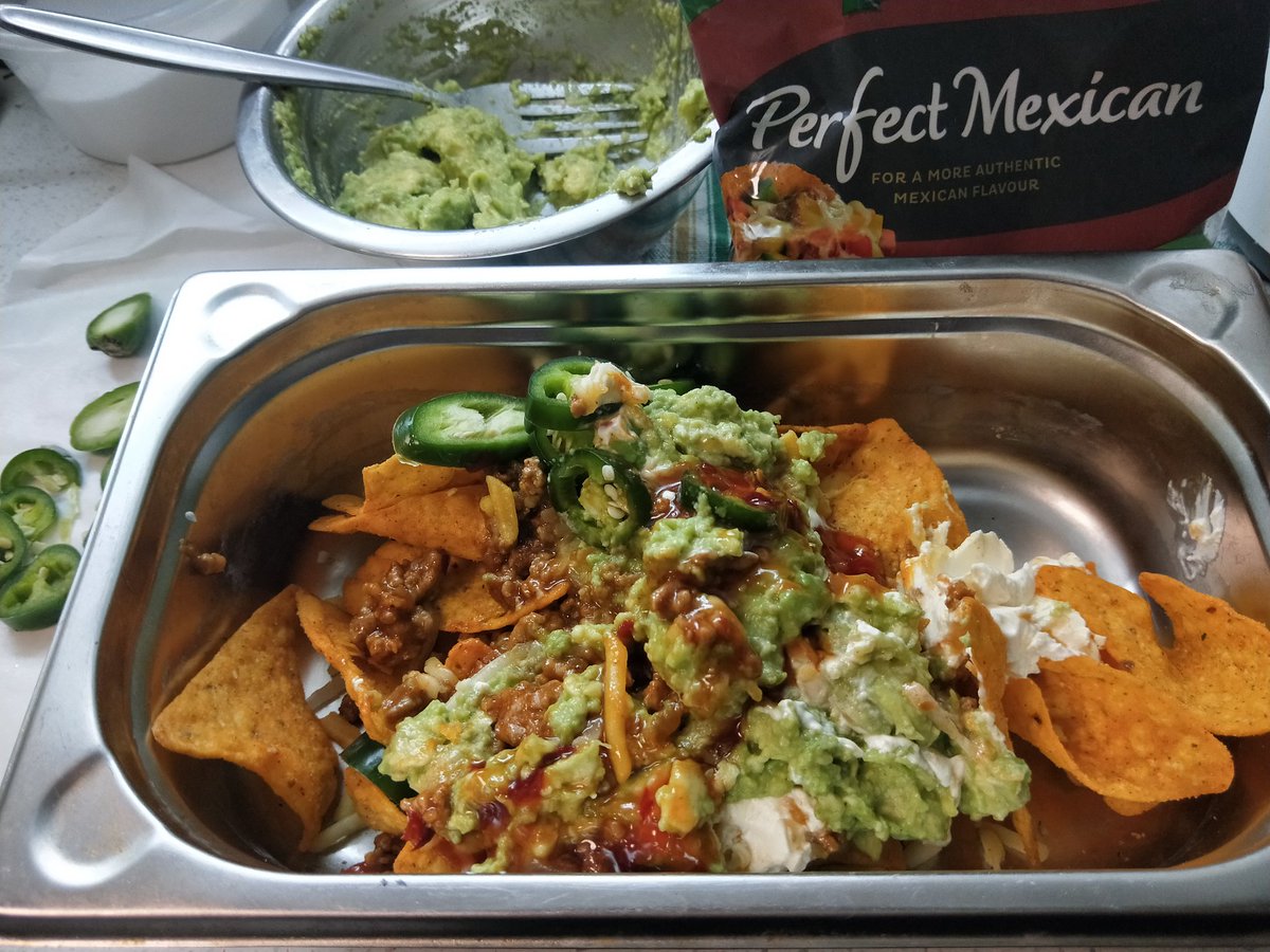 krtcano11's tweet image. How you like my homemade style nachos in a baking tray! Messy prep., but taste good.💚
