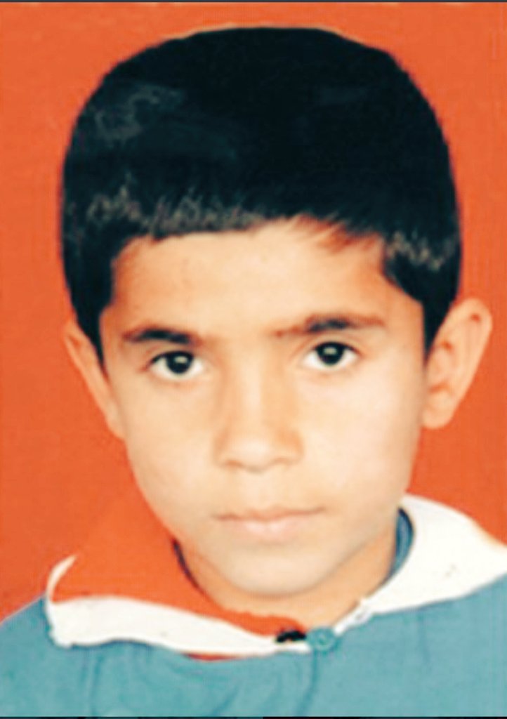 #UğurKaymaz ...
12 yaşında 13 kurşunla katledildi. Hınçlarını alamayanlar mezarına saldırdılar. Ne yaşama ne ölüme saygısı var bu devletin ve destekçilerinin.