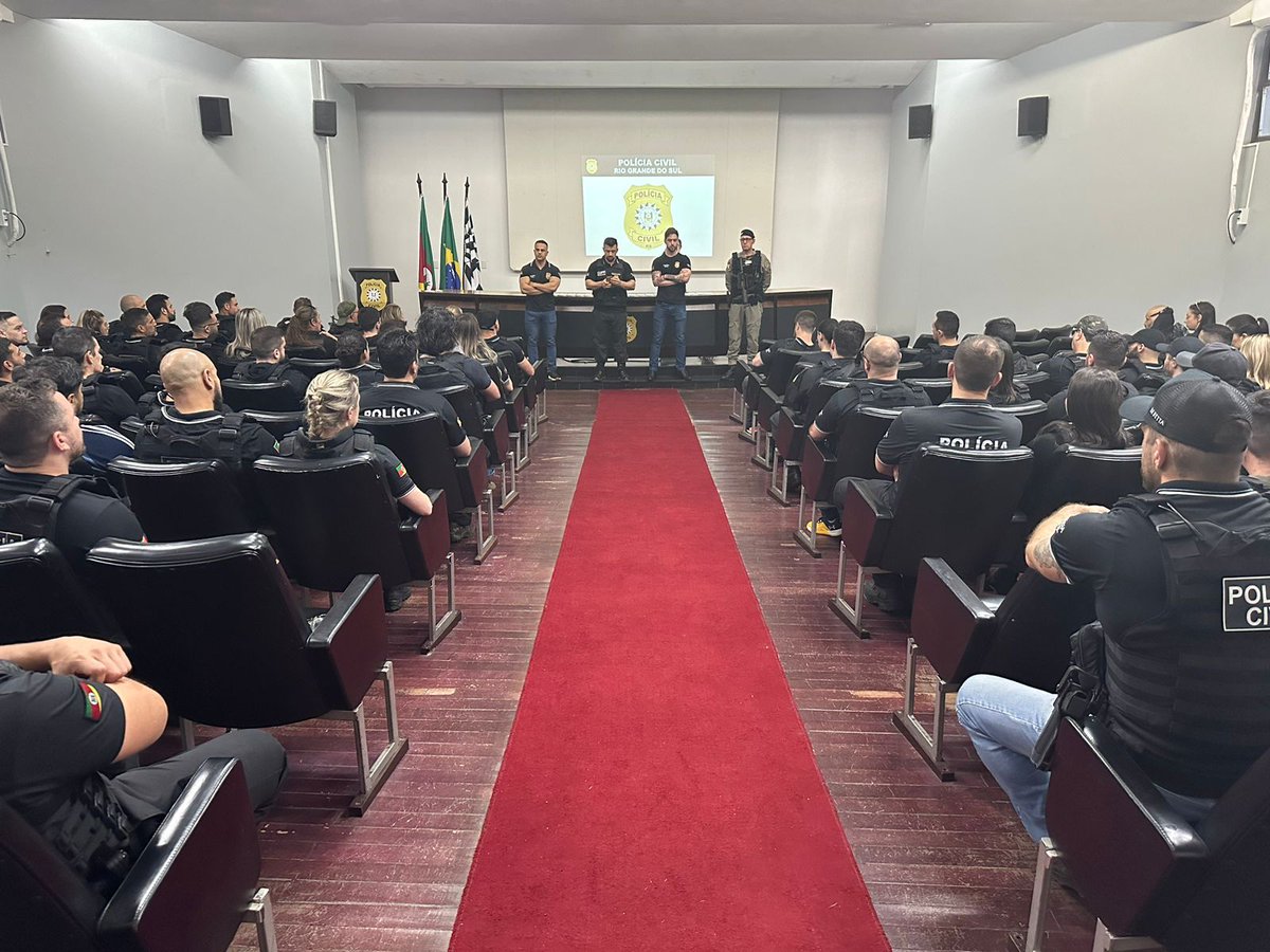 policiacivilrs's tweet photo. Polícia Civil, em conjunto com a @brigadamilitar_ , deflagram #OpRetaliação no combate a crimes de homicídio em Viamão. Estão sendo cumpridas 25 ordens judiciais em Viamão, Porto Alegre, Cachoeirinha e Penitenciária Estadual de Montenegro.
#DPHPP_Viamão https://t.co/k7vu3jgOax