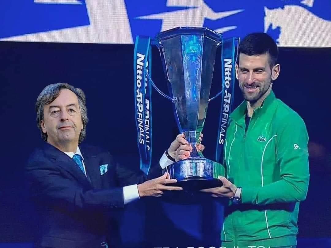 anitsirc_TS's tweet photo. 😂  quanto ci sta 😂 
#Djokovic #burioni #COVID19 https://t.co/gYJegkQwx8