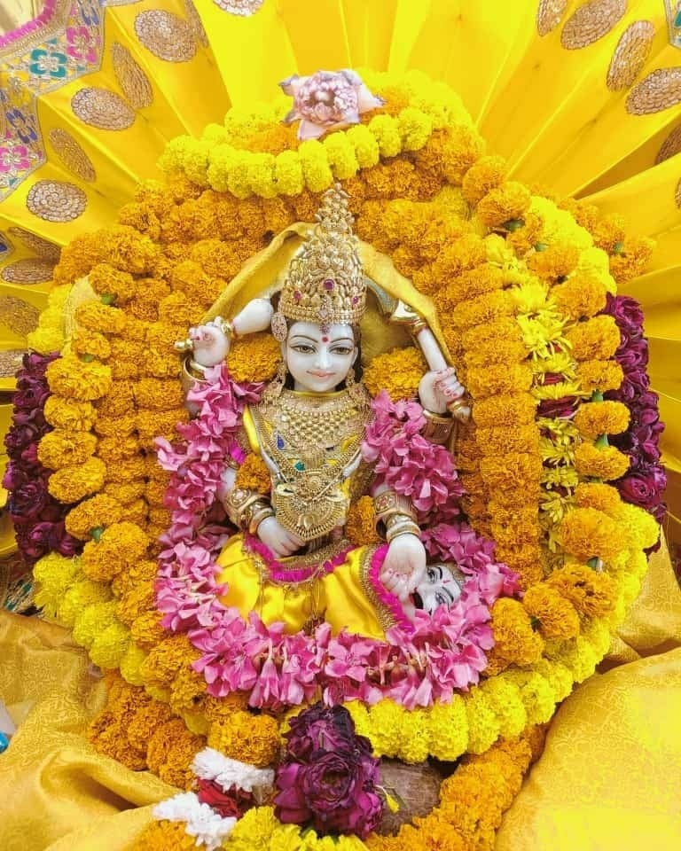 baglamukhipuja's tweet photo. माँ बगलामुखी राजयोग की देवी हैं। सत्ता-असत्ता इनके अधीन हैं। इसलिए नेता भी इनकी शरण में जाते हैं। माँ बगलामुखी कल्याण की देवी हैं। https://t.co/6pSgjbvten