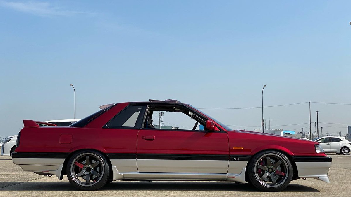 ٲوآعد حالـي بالنسيـان 
ٲقول ماضي ٲنتهى أو كان
وبس تمرني ذكرانا عليه ٲطيـر له شفقـان